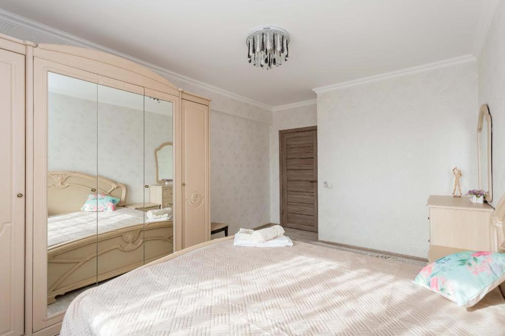 Apartment светлая рядом с парком горького Almaty