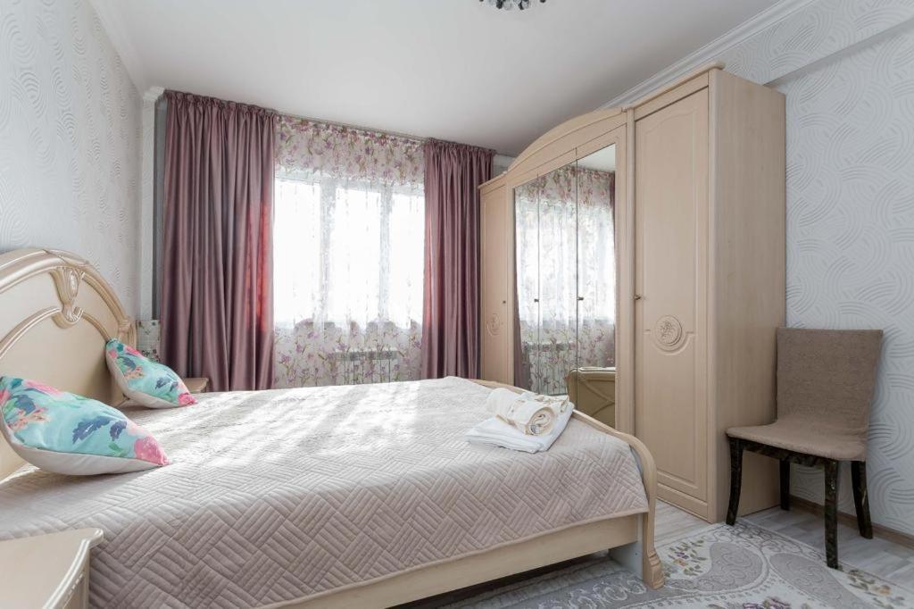 светлая рядом с парком горького * Almaty
